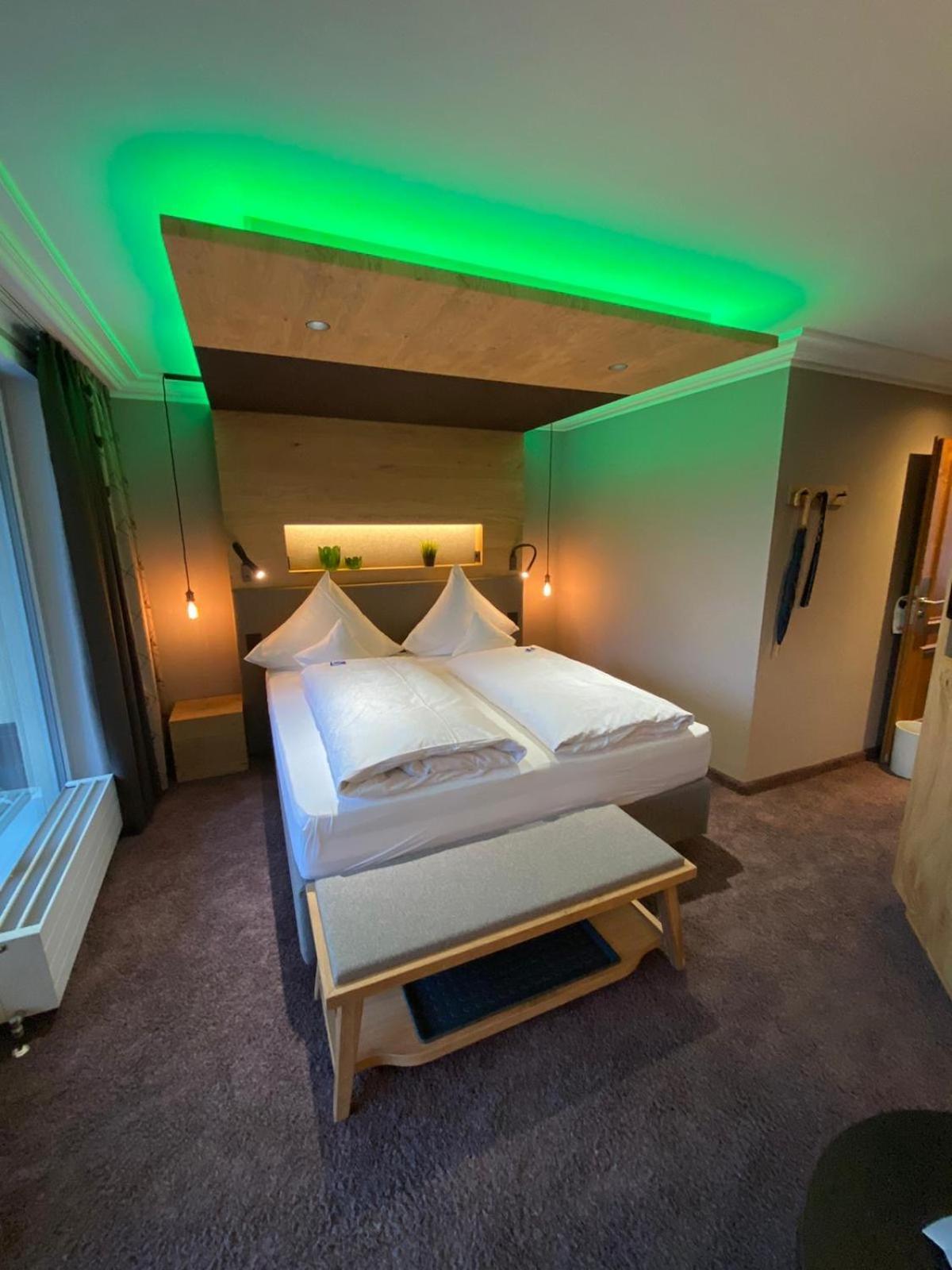 Hotel Heselbacher Hof 바이에르스브론 외부 사진